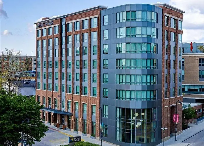 Hyatt Place / Normal 3*