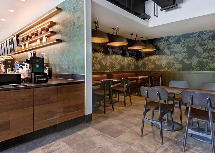 Hyatt Place / Normal Hotel 3*