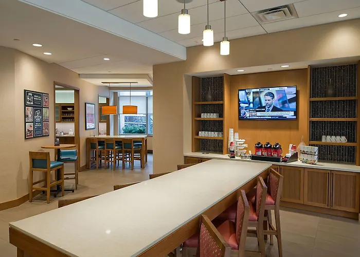 Hyatt Place / Normal Hotel