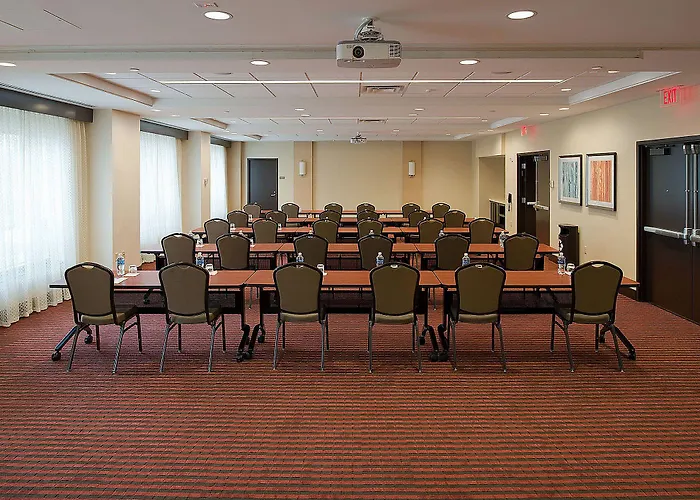 Hyatt Place / Normal 3*
