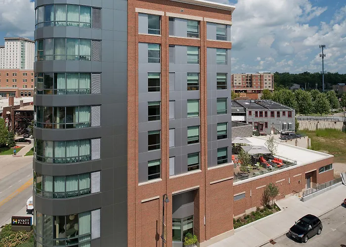 Hyatt Place / Normal 3*