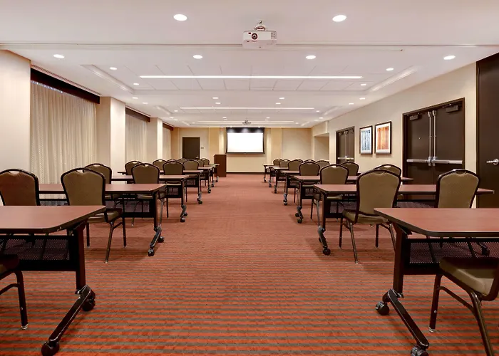 Hyatt Place / Normal Hotel